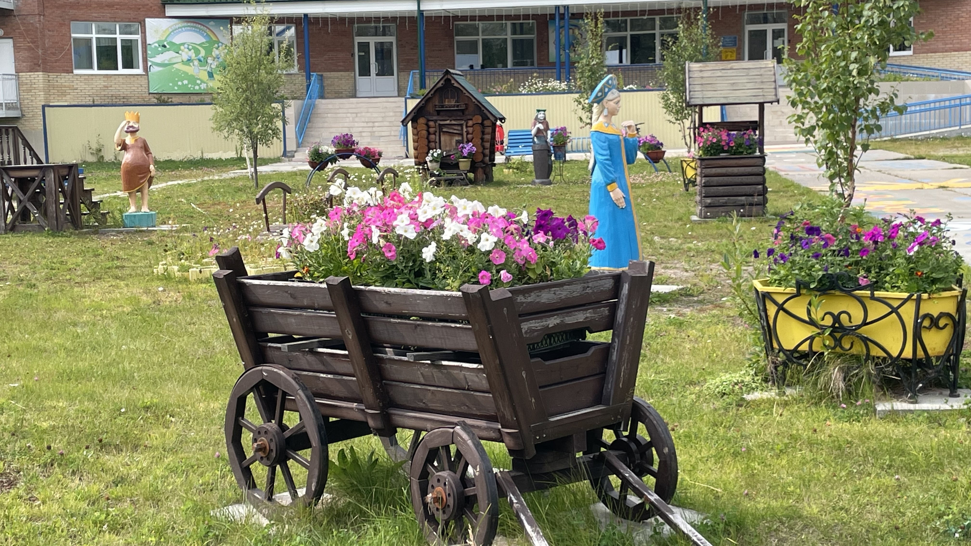 Здесь мы живём, учимся, взрослеем